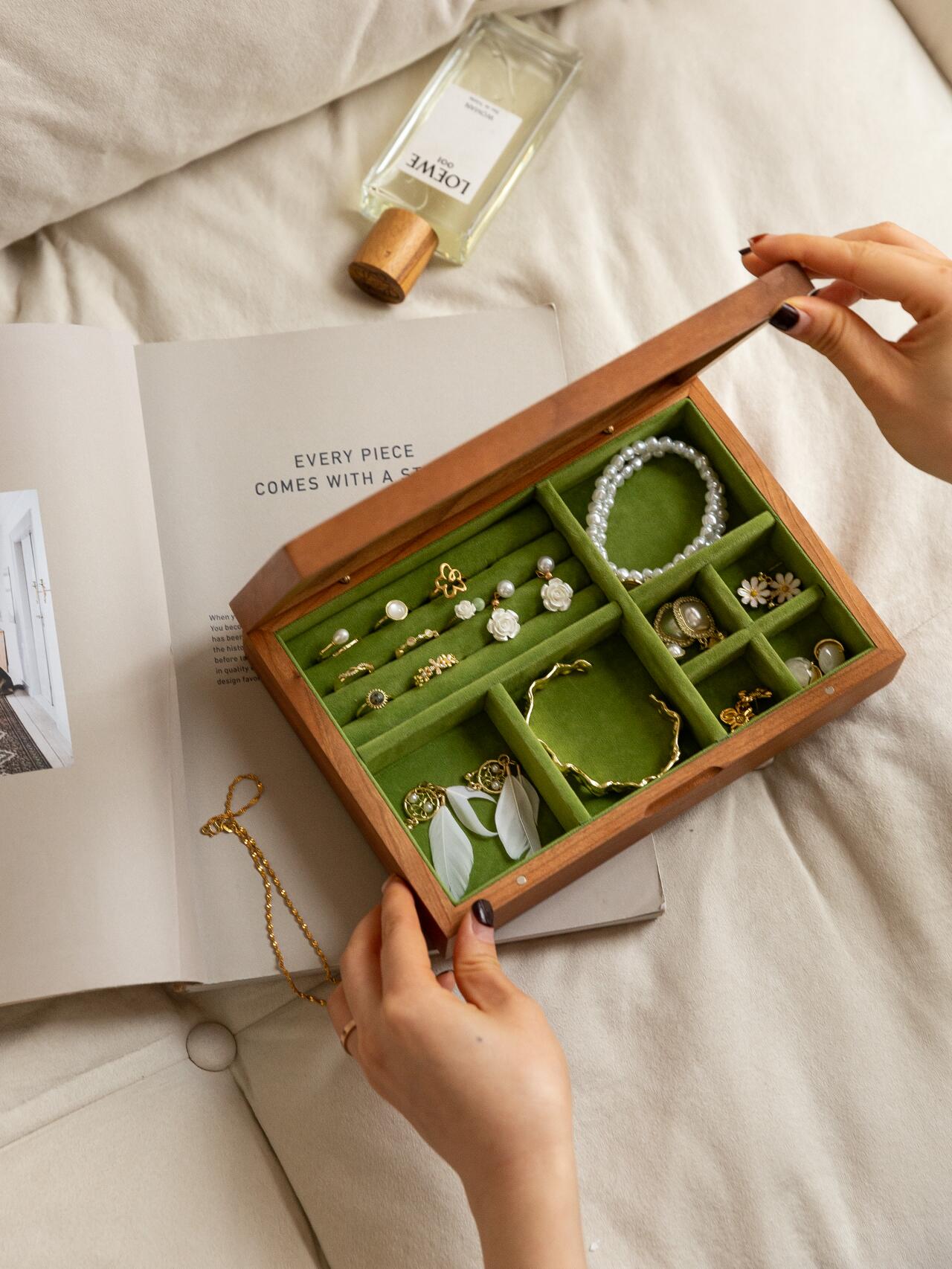 minimalist jewelry box